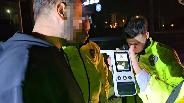 Alkollü sürücü kaza yaptı, yaralanan eşini suçladı: 'Eşimle kavga ettik, direksiyonu kırdı'