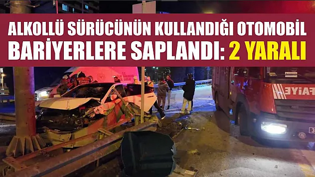 Alkollü sürücünün kullandığı otomobil bariyerlere saplandı: 2 yaralı