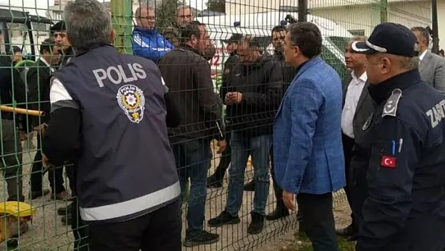 AMATÖR MAÇTA SAHAYA İNEN BELEDİYE BAŞKANI HAKKINDA EMNİYET EKİPLERİNE 'TALİMAT' İDDİASI