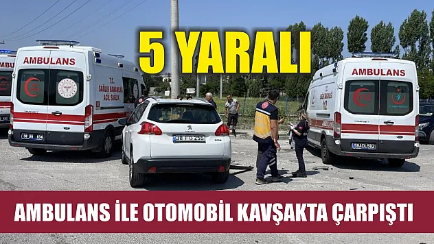 Ambulans ile otomobil kavşakta çarpıştı, 5 yaralı