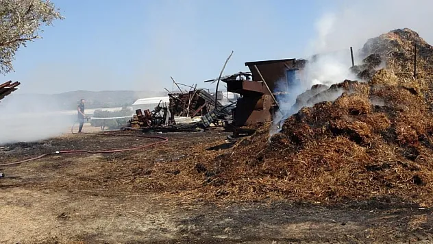 Antalya'da Anız Yangını 4 Bin Saman Balyasını Kül Etti