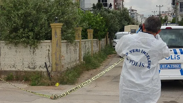 Antalya'da aracın anahtarını vermeyen annesine sinirlenince eve pompalı tüfekle ateş açtı