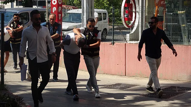 Antalya'da cinayetle sonuçlanan otomobile silahlı saldırıya olayına 3 gözaltı