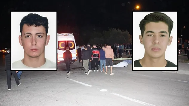 Antalya'da çöp kamyonuyla çarpışan motosikletteki 2 genç hayatını kaybetti