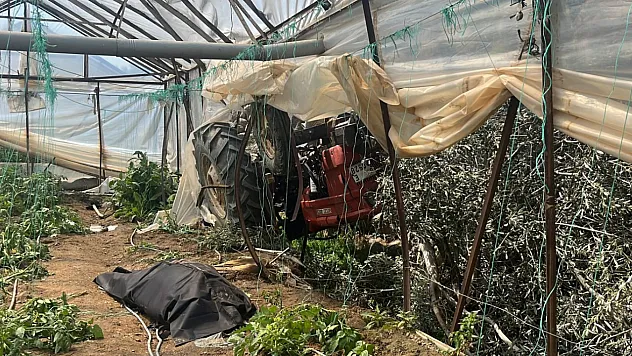 Antalya'da Feci Kaza: Traktörün Altında Kalan Genç Hayatını Kaybetti