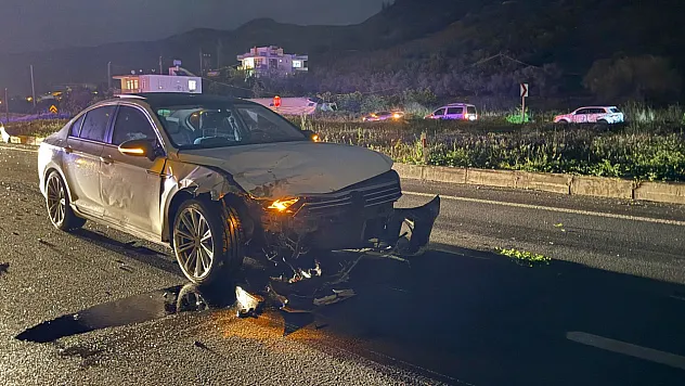 Antalya'da Gece Saatlerinde Kaza: 5 Kişi Yaralandı