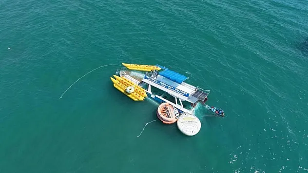 Antalya'da günübirlik turist taşımacılığı yapan boş tekne batma tehlikesi geçirdi