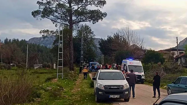 Antalya'da kamyonetin kasasından düşen kadın hayatını kaybetti