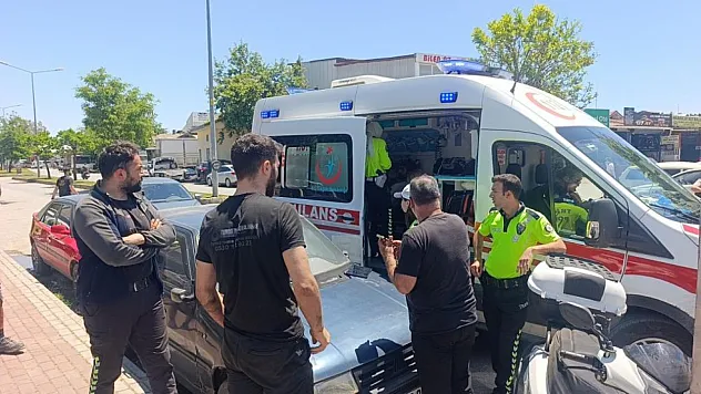 Antalya'da kazaya neden olan sürücü, kendisini durdurmak isteyenlere biber gazı sıktı