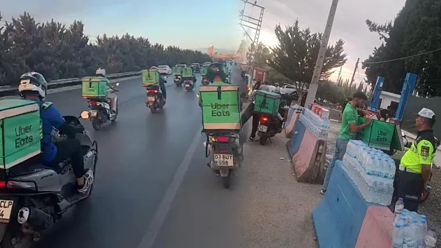 Antalya'da Motokuryeler yangın bölgesine yardım taşımak için seferber oldu