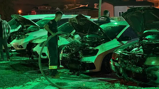 Antalya'da oto galeride 6 aracı ateşe veren şüpheli tutuklandı