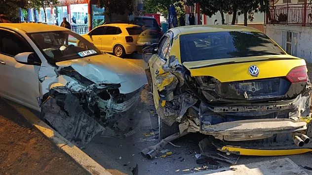 Antalya'da park halindeki araçları hurdaya çevirdi, 3.41 promil alkollü çıktı