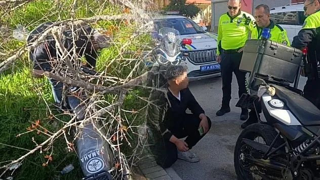 Antalya'da polisi görünce motosikleti bahçeye atan sürücü ceza yemekten kurtulamadı