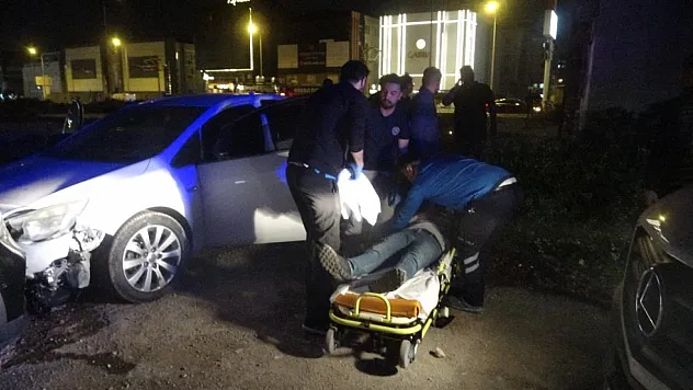 Antalya'da seyir halindeyken kriz geçirip bayıldı, faciadan dönüldü: 2 yaralı