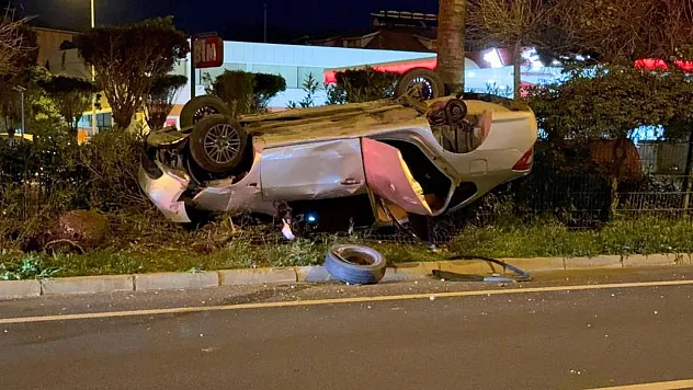 Antalya'da takla atan otomobildeki 4 kişi yaralandı
