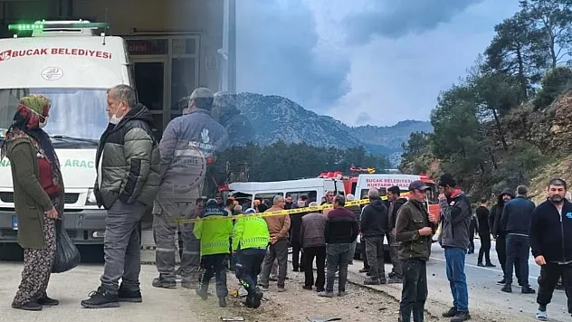 Antalya-Isparta karayolunda 7 canın yitip gittiği kazada hastane morgu önünde acı bekleyiş