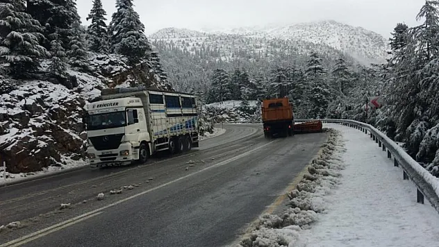 Antalya-Konya Karayolu'nda kar yağışı başladı