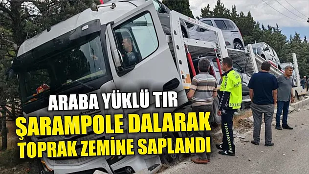 Araba yüklü tır şarampole dalarak toprak zemine saplandı