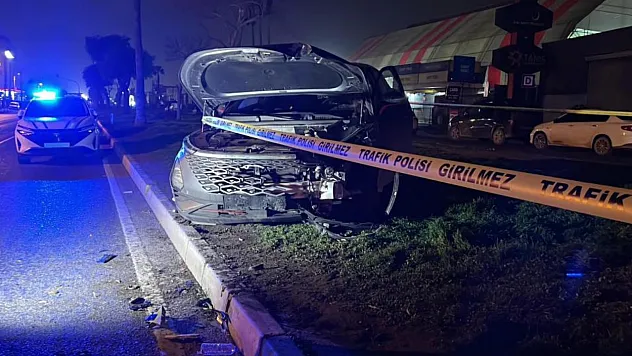 Araç yaya geçidinden geçmek isteyen vatandaşlara çarptı: 3 ölü, 3 yaralı