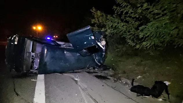 Aracıyla takla atıp sağ çıktı, hasara bakmak isterken canından oldu
