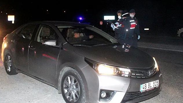 Araçlar Muğla sınırından geri gönderildi