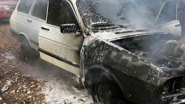 ARAÇTAKİ YANGIN ORMANA SIÇRAMADAN SÖNDÜRÜLDÜ