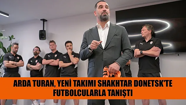 Arda Turan, yeni takımı Shakhtar Donetsk'te futbolcularla tanıştı