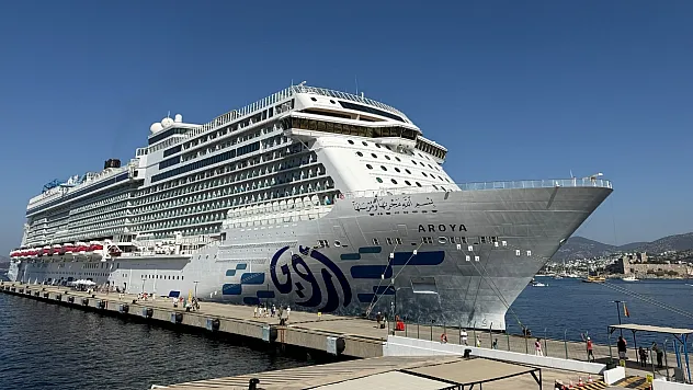 'Aroya' kruvaziyeri Bodrum'a 2 bin 671 turist getirdi