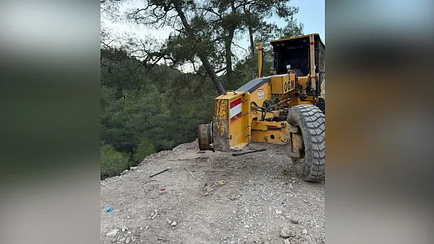 Aşırı basınçla fırlayan lastiğin çarptığı kadın uçurumdan düşerek hayatını kaybetti