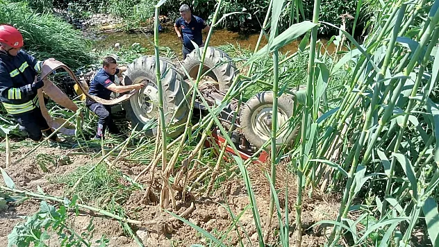 Aydın'da devrilen traktörün sürücüsü öldü