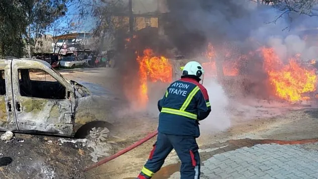 Aydın'da feci yangın: İki otomobil saniyeler içerisinde kül oldu
