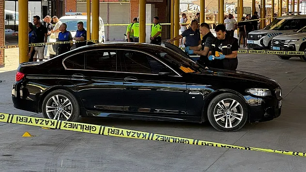 Aydın'da park halindeki otomobile silahlı saldırıda 1 kişi öldü, 1 kişi yaralandı
