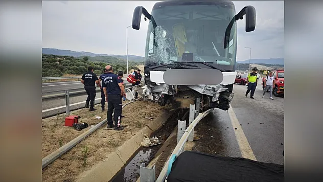 Aydın-Denizli Otoyolu'nda feci kaza: 1'i ağır 20 yaralı