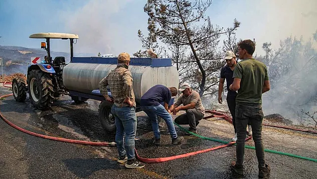 Baba ve oğlu su tankeriyle Çine'deki orman yangınına koştu