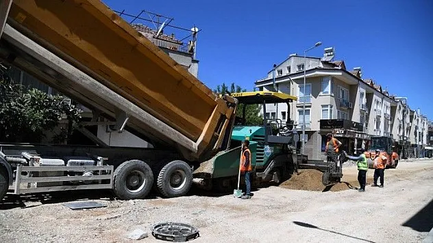 Baha Şıkman Caddesi'nde asfalt çalışmaları başladı