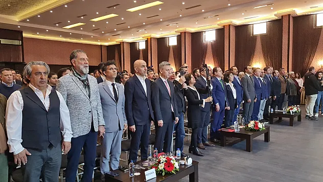 Bakan Ersoy, turizmcilerle bir arada