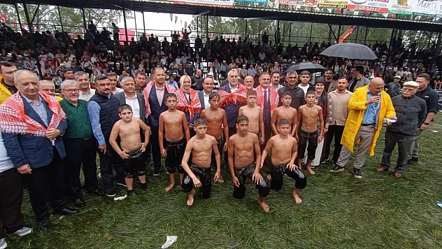 Bakan Işıkhan, Seydikemer'de 33. Geleneksel Seki Yağlı Pehlivan Güreşleri'ne katıldı