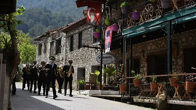 Bando mahallelerde 23 Nisan konseri verdi