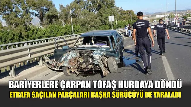 Bariyerlere çarpan Tofaş hurdaya döndü, etrafa saçılan parçaları başka sürücüyü de yaraladı