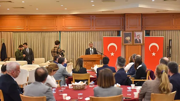 Başarılı Akademisyenler İftarda Buluştu