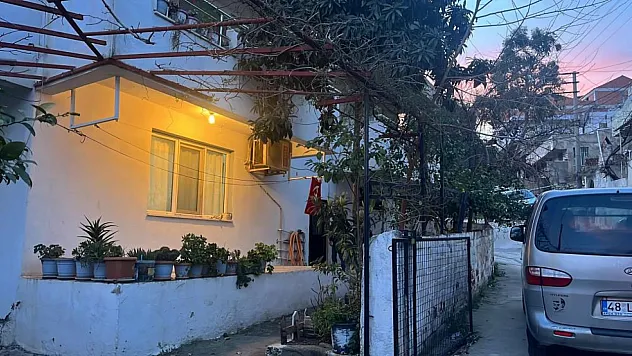 Başından silahla vurulmuş halde ölü bulundu