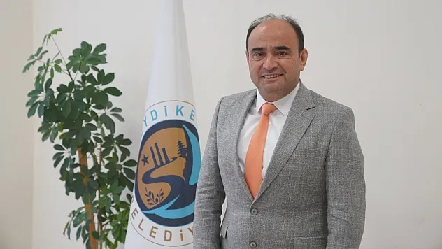 Başkan Akdenizli'den İkinci Döneme 'Bayrak Sevgisi' Vurgusu