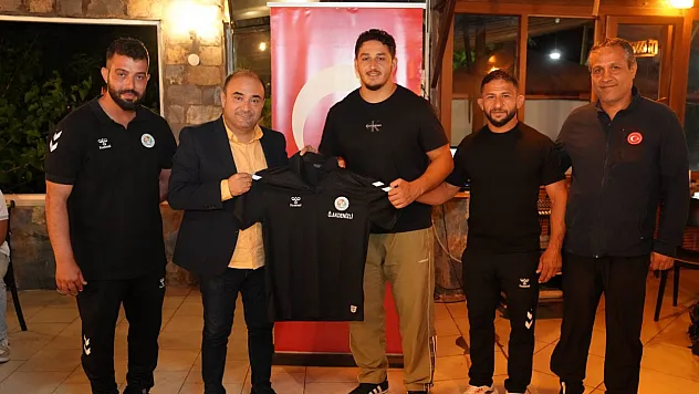Başkan Akdenizli Güreşçilerle Bir Araya Geldi