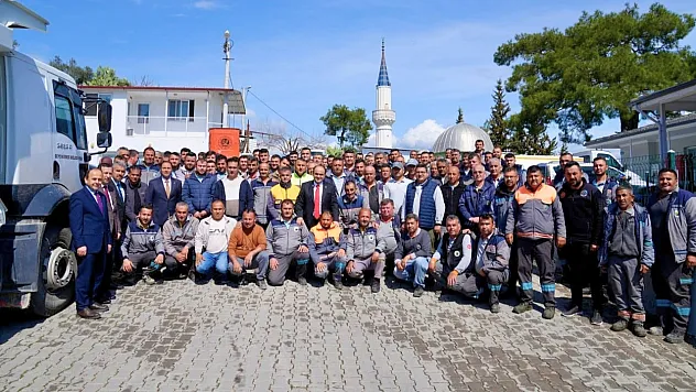 Başkan Akdenizli Personeliyle Bayram Sevincini Paylaştı