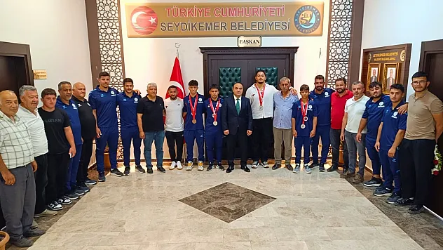Başkan Akdenizli: 'Seydikemer, Kırkpınar'da tarih yazmaya devam ediyor'