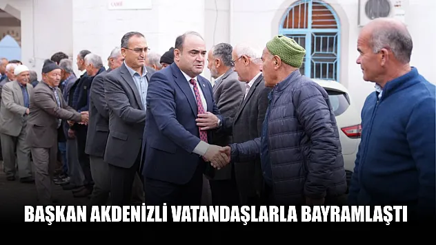 Başkan Akdenizli vatandaşlarla bayramlaştı