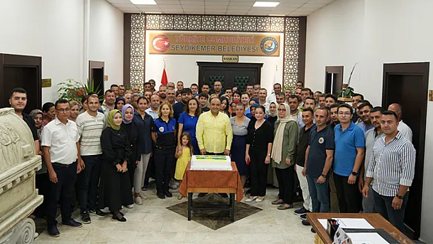 Başkan Akdenizli'ye  Sürpriz Doğum Günü