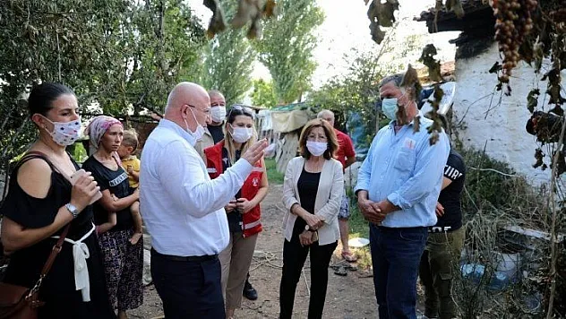 Başkan Gümüş evi yanan vatandaşı ziyaret etti