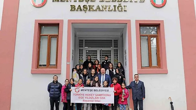 BAŞKAN GÜMÜŞ, ŞAMPİYON KIZLARI AĞIRLADI