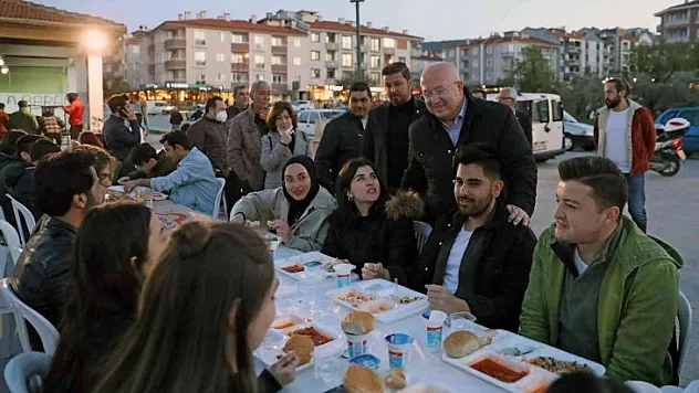 Başkan Gümüş, Üniversite öğrencileri ile itfarda buluştu